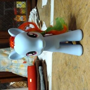 2013 Rainbow Dash Figurine